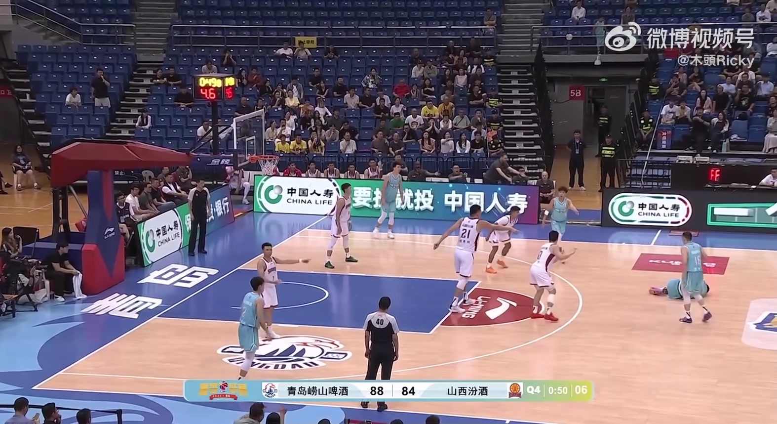 疑似被顶到关键部位！纪卓愤怒挥拳冲向张宁被夺权驱逐出场