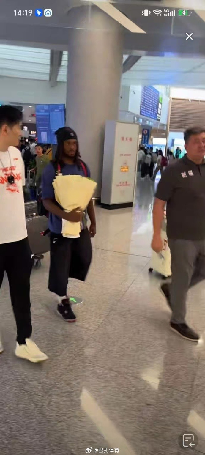 媒体人：新疆男篮外援卡梅隆·杨今日抵达乌鲁木齐