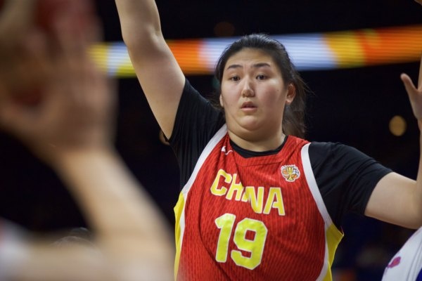 差距太大！中国女篮半场仅11个篮板比法国少12个 前场篮板为0